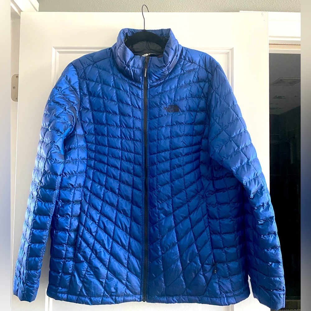 Women’s North Face jacket in beautiful royal blue. Size XXL.